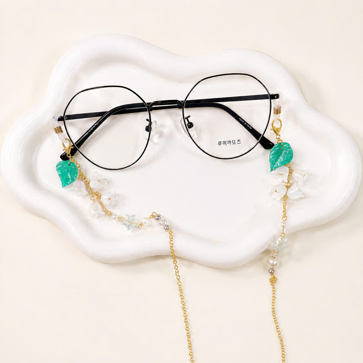 Lily of the Valley Glasses Chain