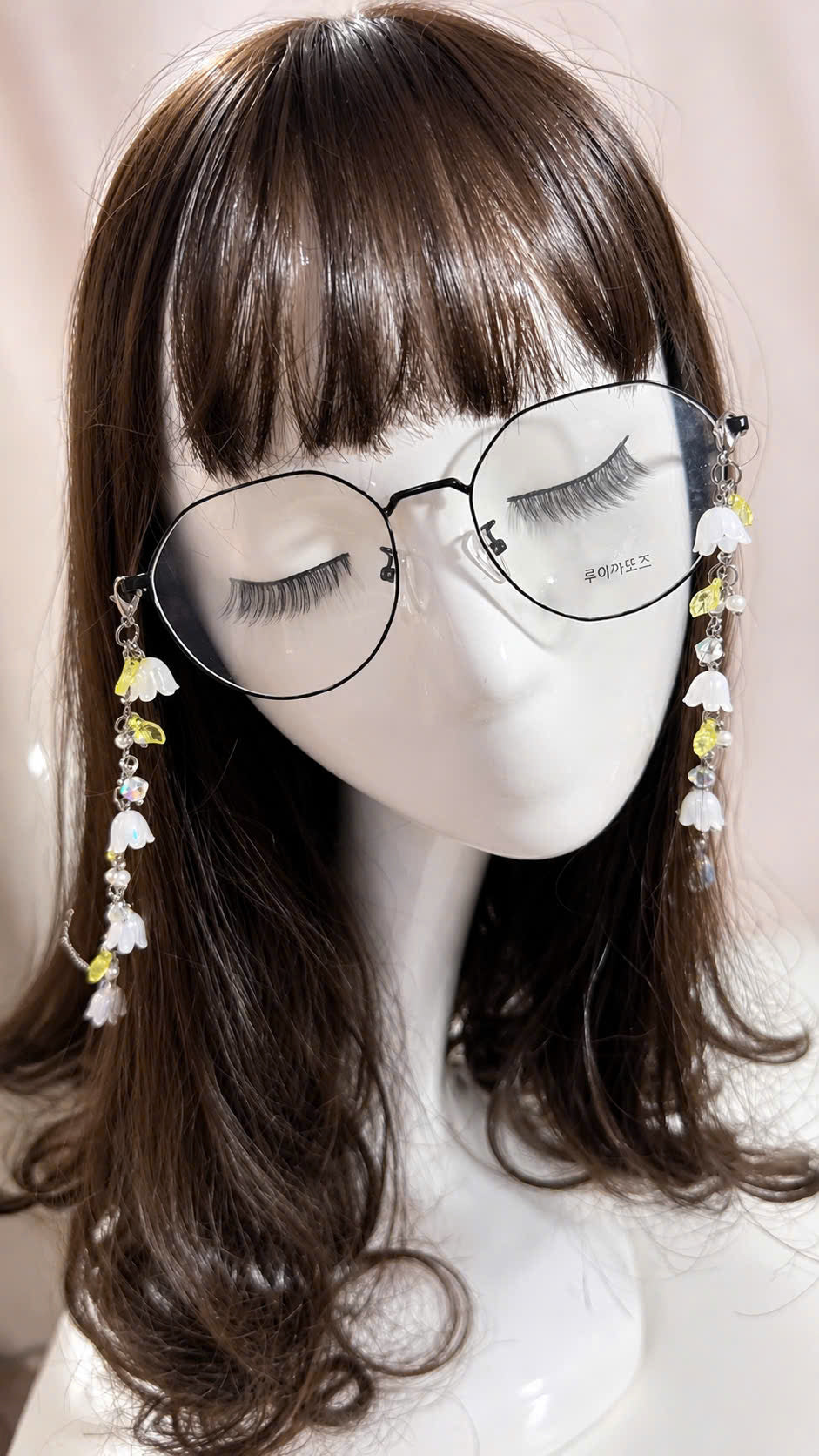 Lily Flower Glasses Chain - Handmade White Floral Eyeglass Holder Necklace, Elegant Beaded Eyewear accessory